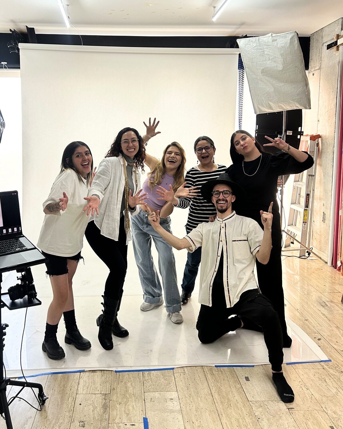 Equipo de Monty Experience detrás de cámaras durante una sesión